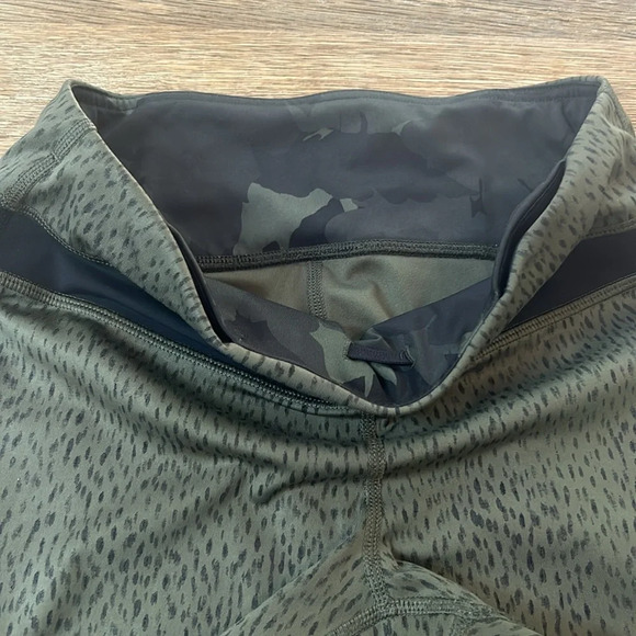 Lululemon leggings size 4 - Picture 4 of 9